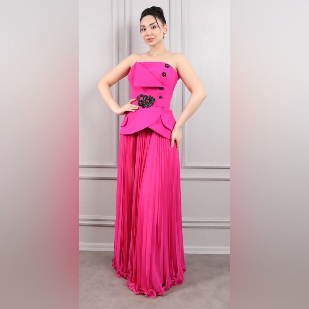Elegant Pink Pleated Dress
